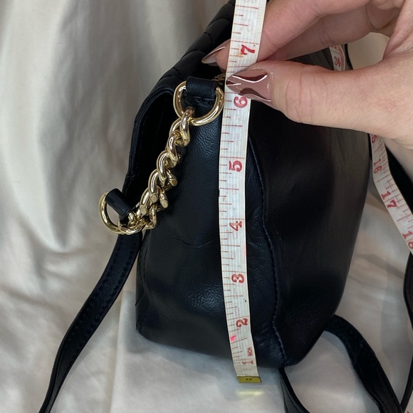 โจ Calvin Klein Quilted Crossbody Bag โจ - Picture 14 of 15